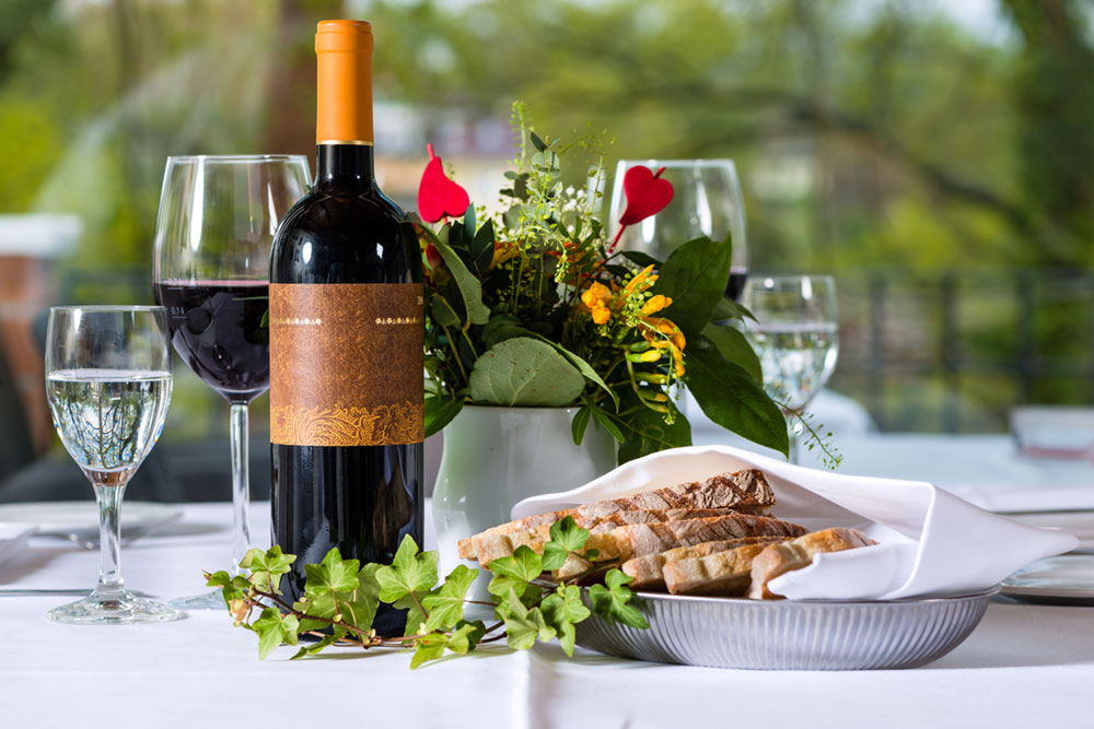 wine dinner in the garden at Belle & Maxwell's'